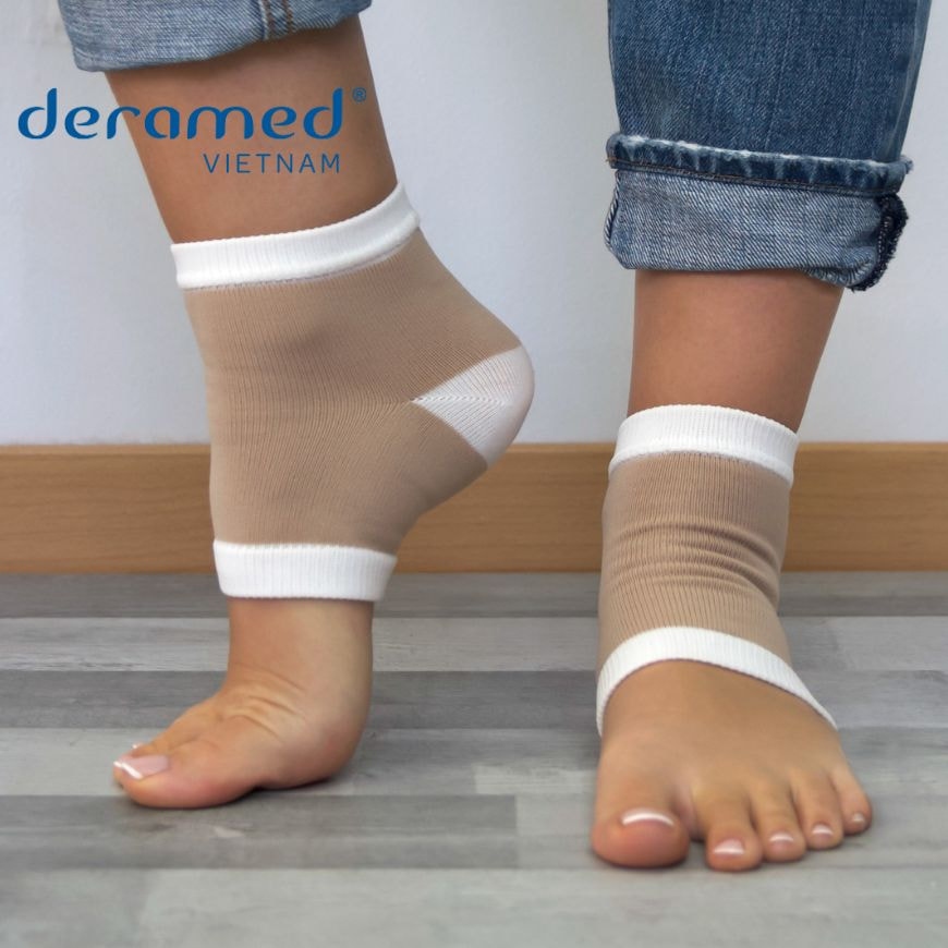 Tất làm mềm gót chân chứa thành phần lành tính, an toàn mọi loại da